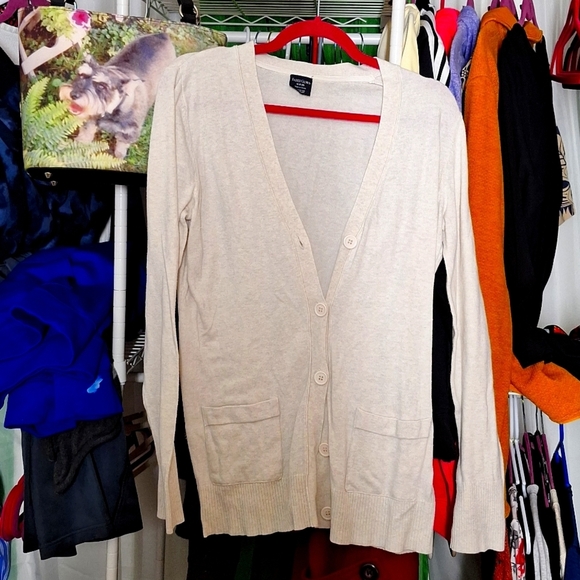 FADED GLORY SIZE MEDIUM V-NECK BUTTON DOWN SWEATER CREAM COLORED - Picture 1 of 4